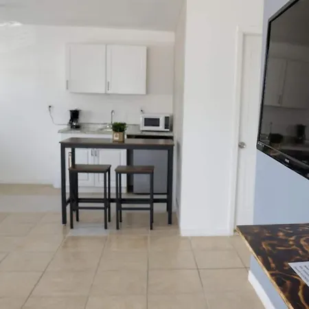 Mi Casa Es Tu Casa, Airport Suites-2