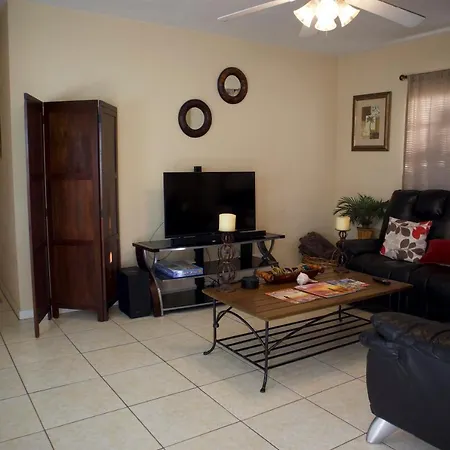 Great Location Near Downtown & Airport-2